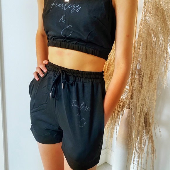 Crop and short set - Picture 2 of 5